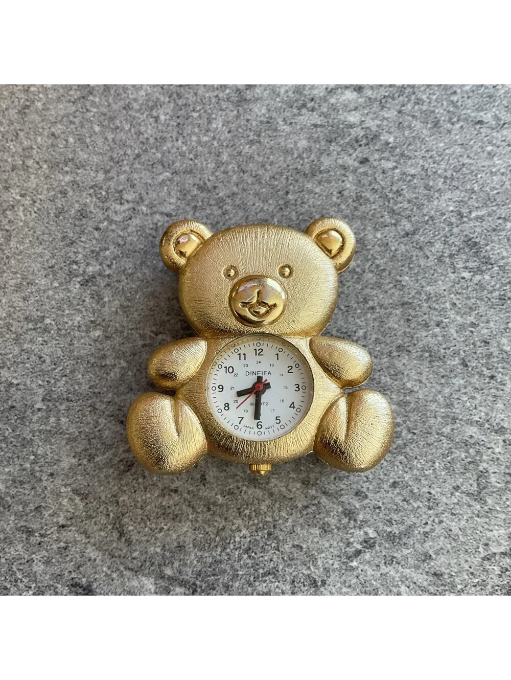DINEIFA Teddy Bear Mini Desk Watch 42mm Gold Tone Figurine Novelty A8
